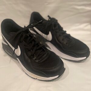 Women’s Nike AirMax Black & White Size 9.5